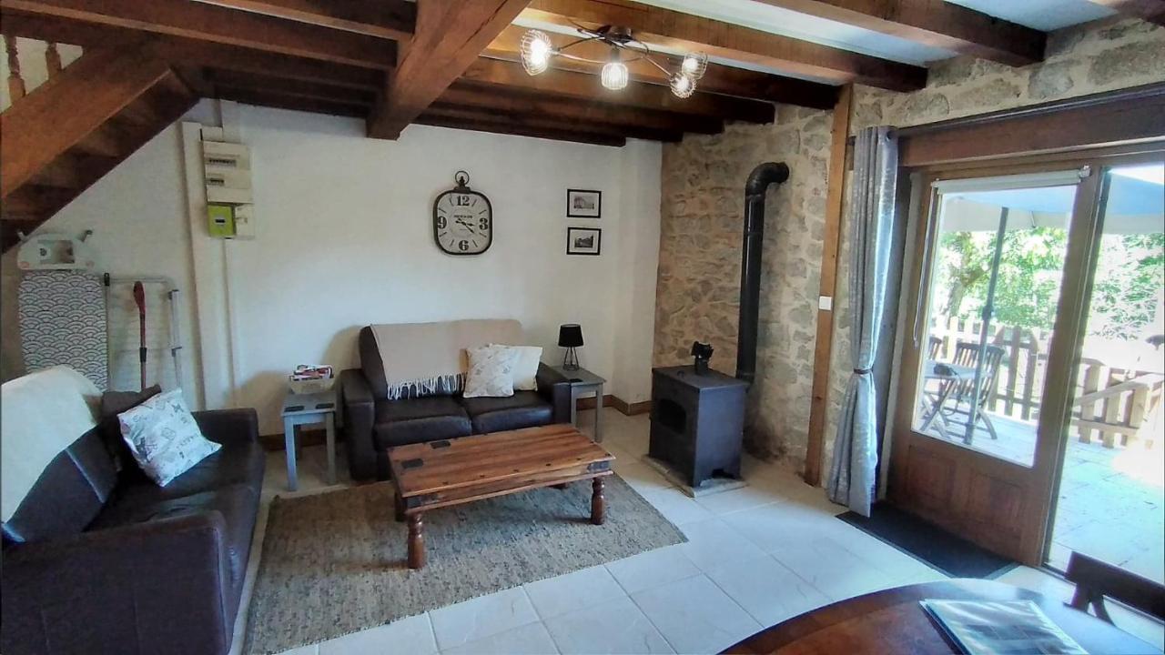 Character 2 Bed Cottage Within Walking Distance Of Bar/Restaurants Piégut-Pluviers エクステリア 写真